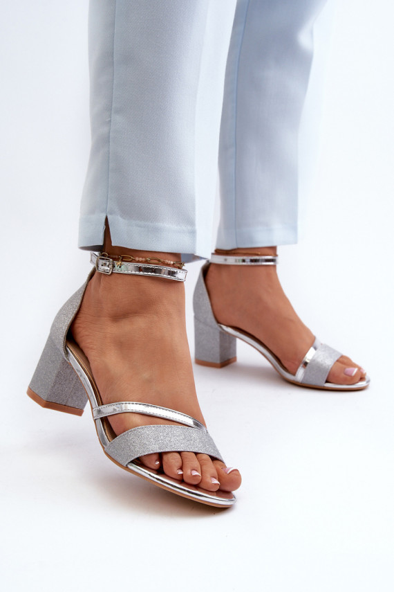 Blizgančios basutės   su neaukštais kulniukais sidabro spalvos Ploemis