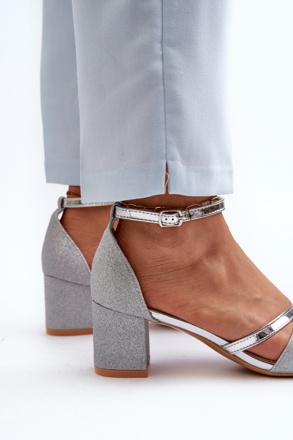 Blizgančios basutės   su neaukštais kulniukais sidabro spalvos Ploemis