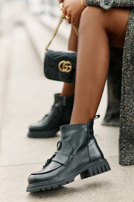 Oda Aulinukai su plačiais kulniukais su ornamentais pašiltinti juodos spalvos Asperra