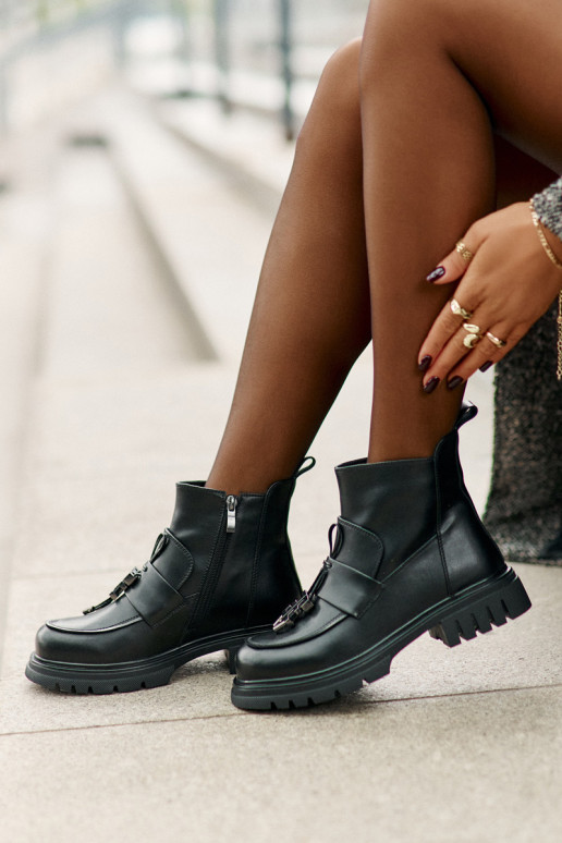 Oda Aulinukai su plačiais kulniukais su ornamentais pašiltinti juodos spalvos Asperra