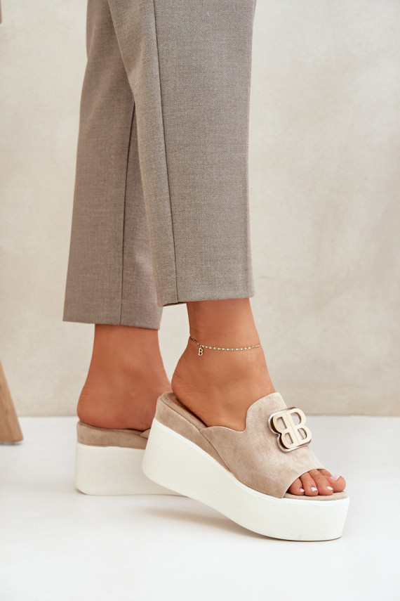 Šlepetės su platforma I Koturnie su ornamentais smėlio spalvos Tanonea