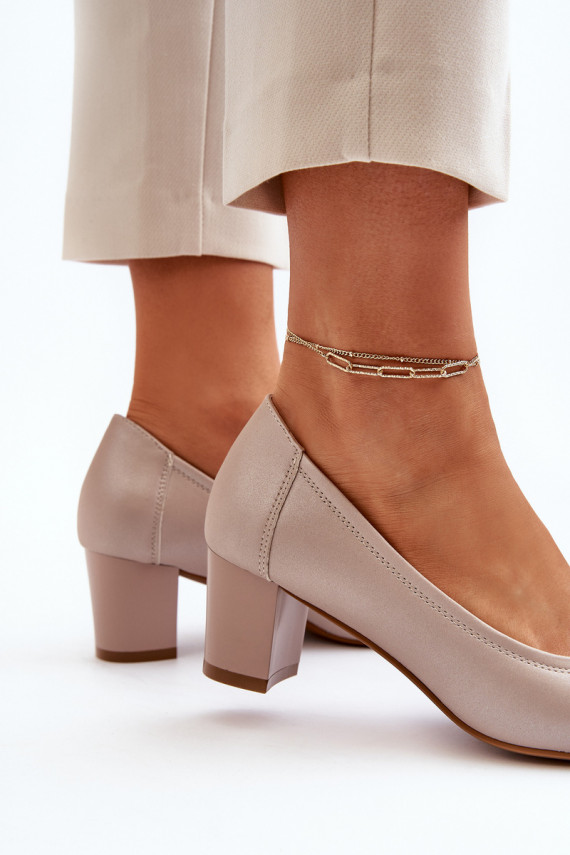 Bateliai su neaukštais kulniukais su ornamentais smėlio spalvos Aeliris