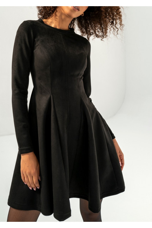 Kelle - juodos spalvos suknelė Kelle - juodos spalvos suknelė