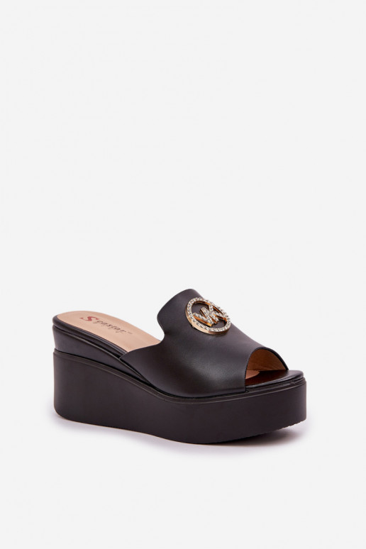 Šlepetės su platforma I Koturnie su ornamentais juodos spalvos Nanessia