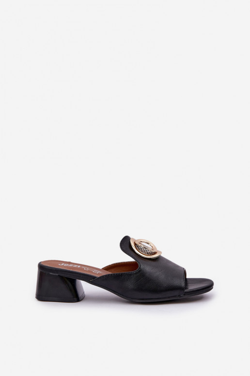 Elegantiško stiliaus Moteriškos šlepetės žemu kulniuku su ornamentais juodos spalvos Feledis