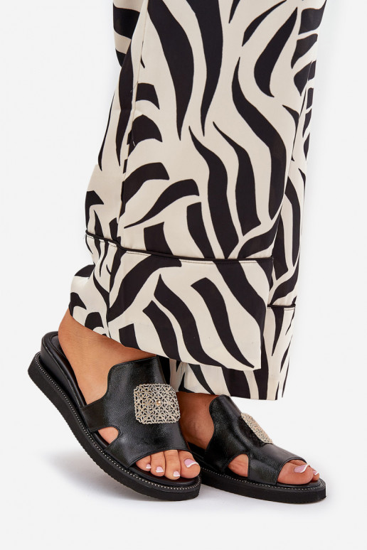 Moteriškos šlepetės Ant pleišto Eko Oda su ornamentais juodos spalvos Sarela