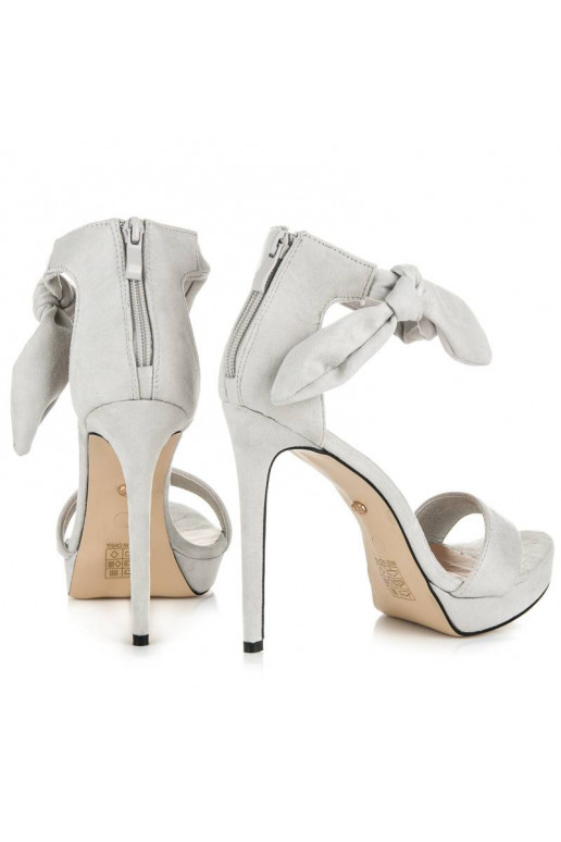 Zomšiniai pilki aukštakulniai...