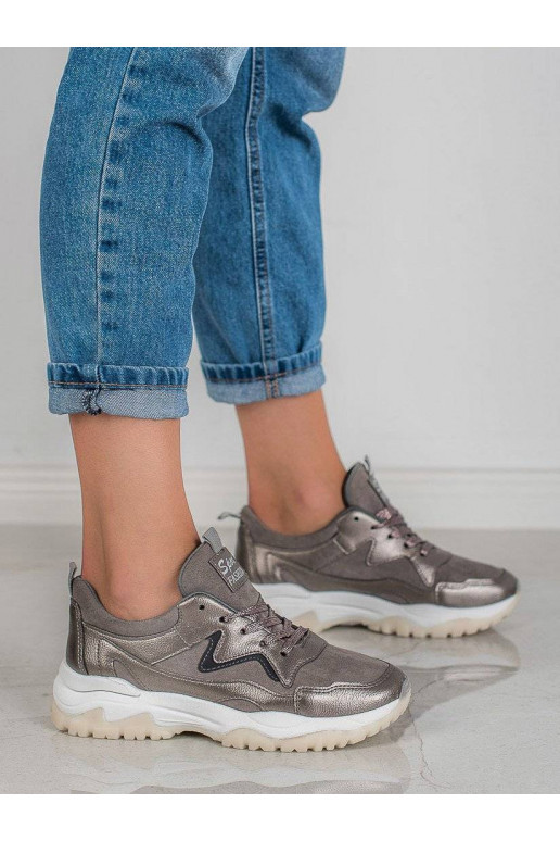 Pilkos spalvos sportiniai bateliai...