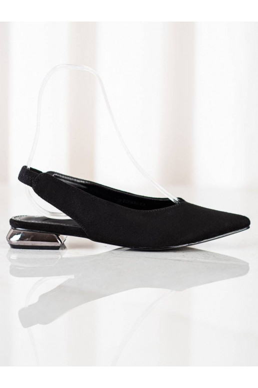 Įsispiriamo modelio juodos spalvos...