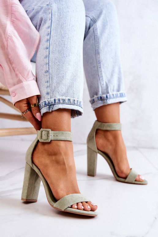 Iš zomšos sandalai su kulniukais...