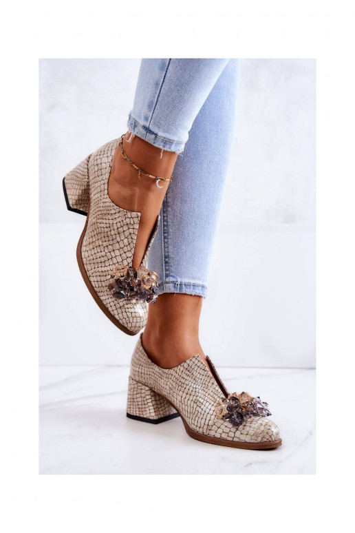 Bateliai su stilingomis detalėmis...