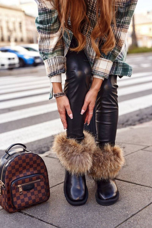 Sniego batai su kailiuku su lako...