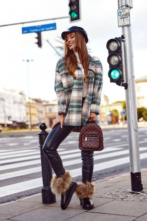 Sniego batai su kailiuku su lako...