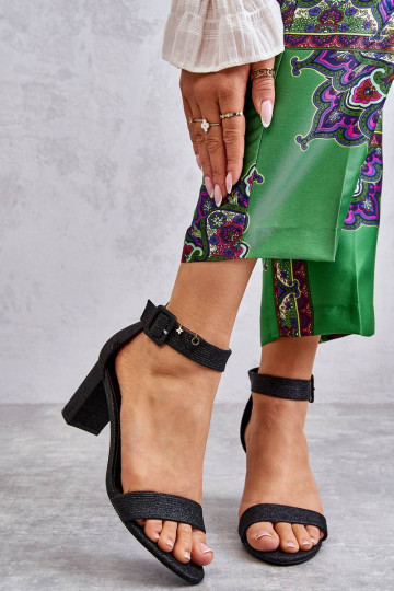 Juodos spalvos blizgantys...