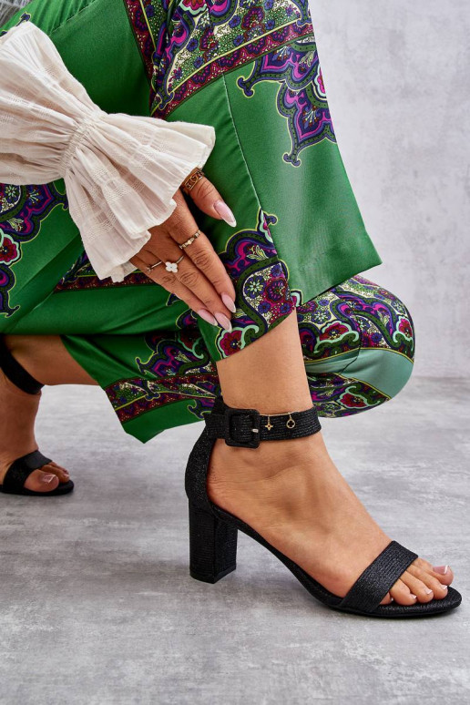 Juodos spalvos blizgantys...