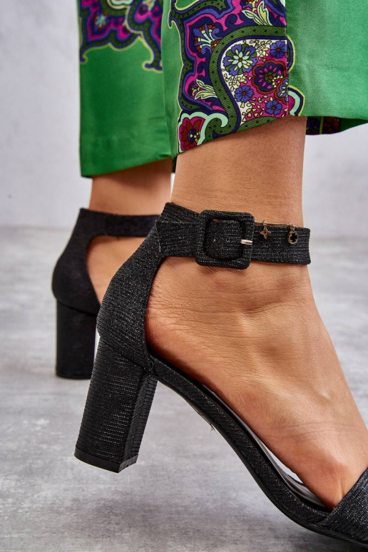 Juodos spalvos blizgantys...