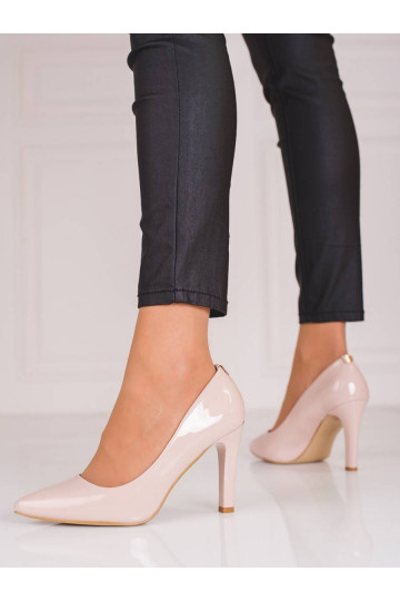 Aukštakulniai aukštu kulnu...