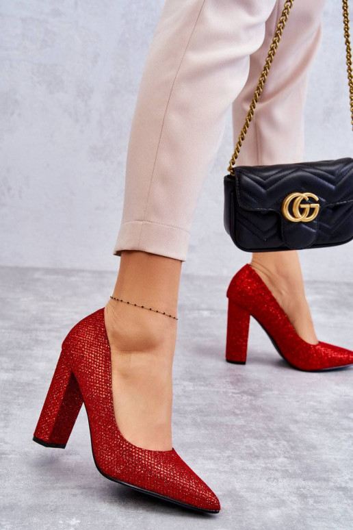 Blizgūs raudonos spalvos...