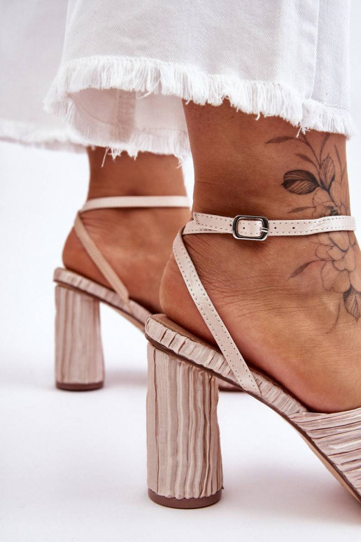 Aukštakulniai bateliai su kaspinais...