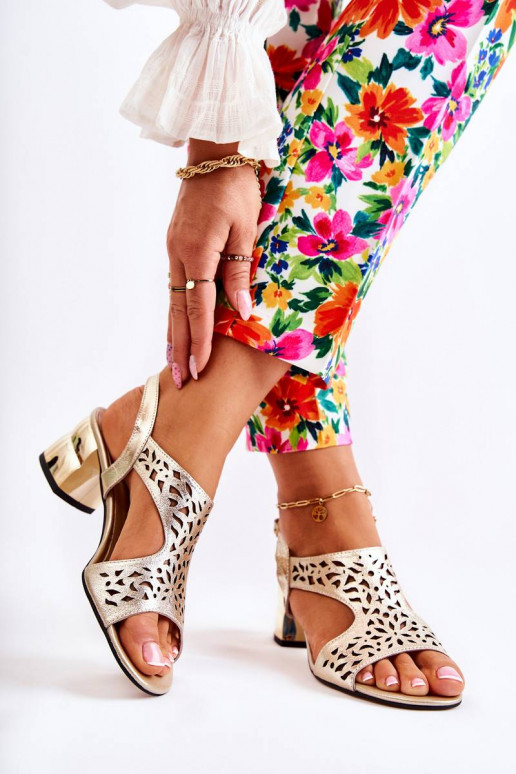 Aukso spalvos sandalai su kulniukais...