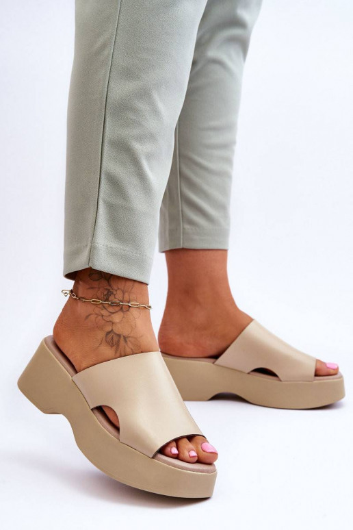 Smėlio spalvos moteriškos šlepetės...