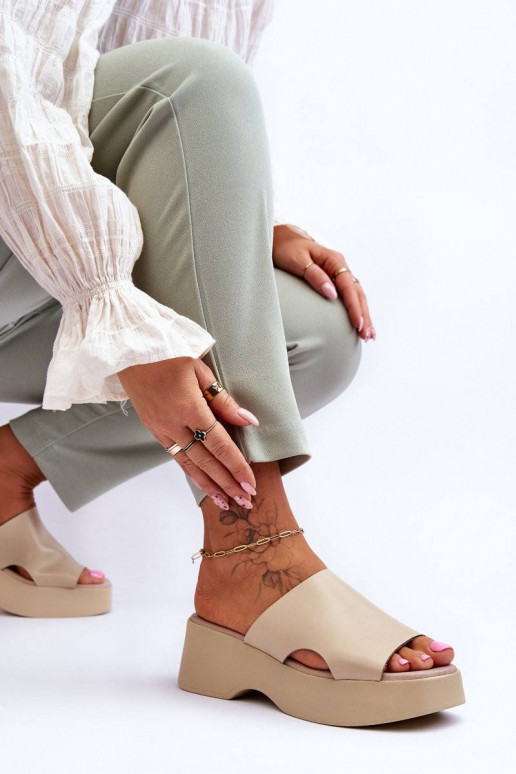 Smėlio spalvos moteriškos šlepetės...