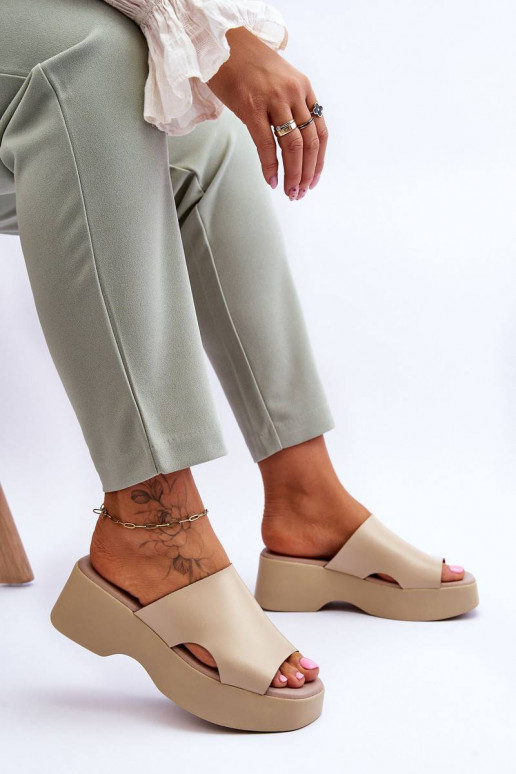 Smėlio spalvos moteriškos šlepetės...