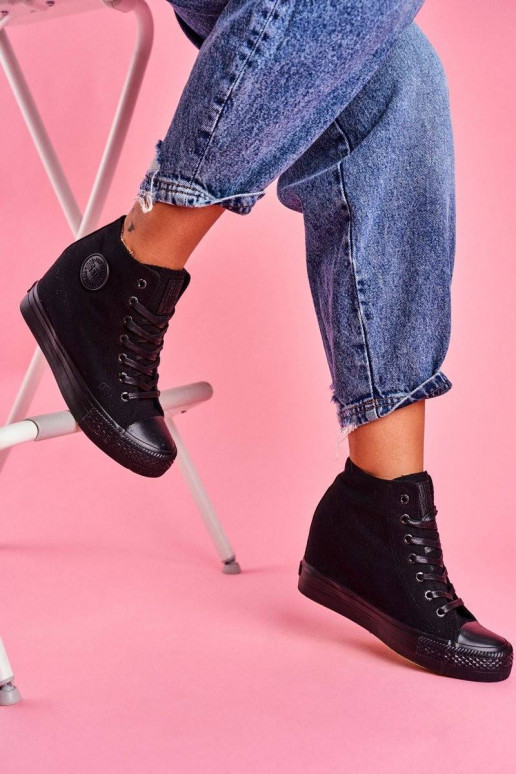 Juodos spalvos Sneakers modelio batai...