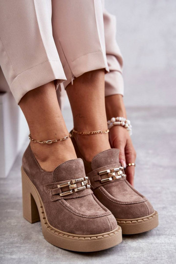 Smėlio spalvos zomšiniai...