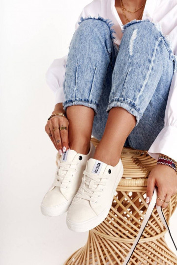 Baltos spalvos laisvalaikio...