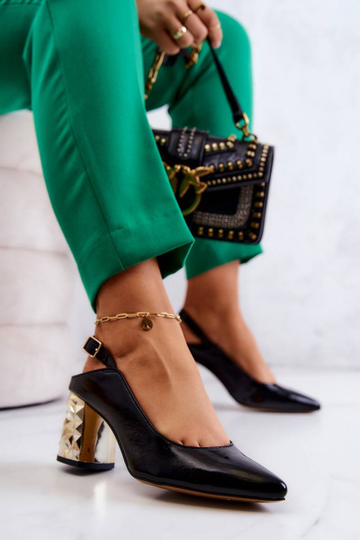 Juodos spalvos bateliai su aukso...