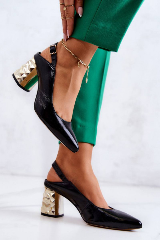 Juodos spalvos bateliai su aukso...