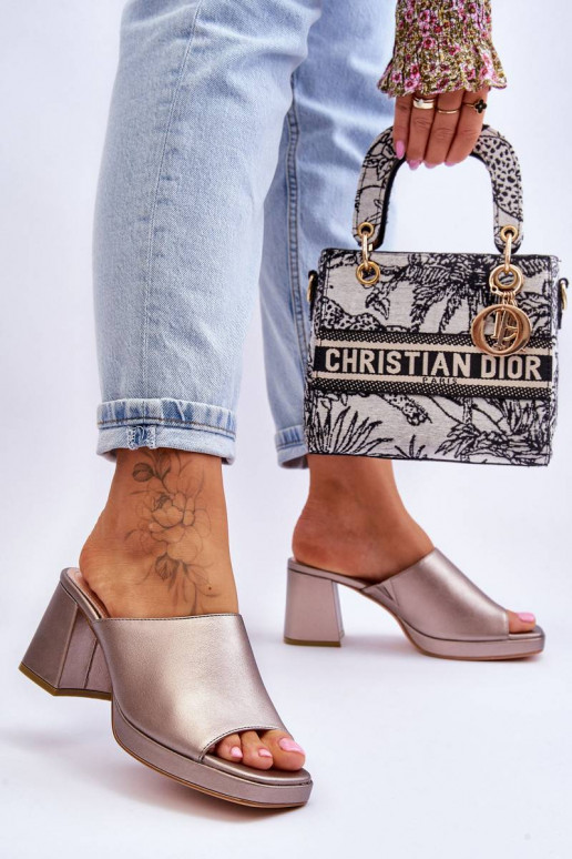 Madingos šlepetės su kulniukais...