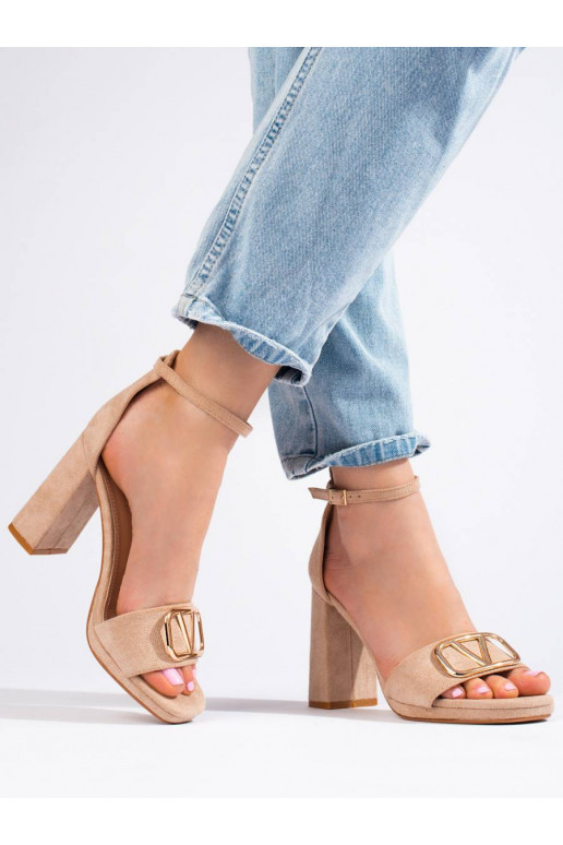 Bateliai su aukštu kulnu smėlio...