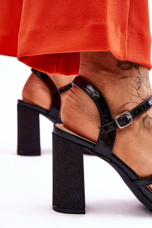 Basutės su kulniukais juodos spalvos...