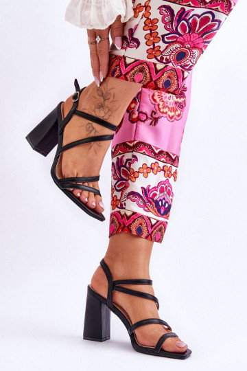 Juodos spalvos basutės...