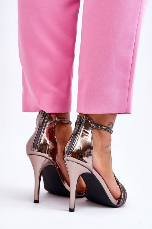 Sidabro spalvos aukštakulniai...