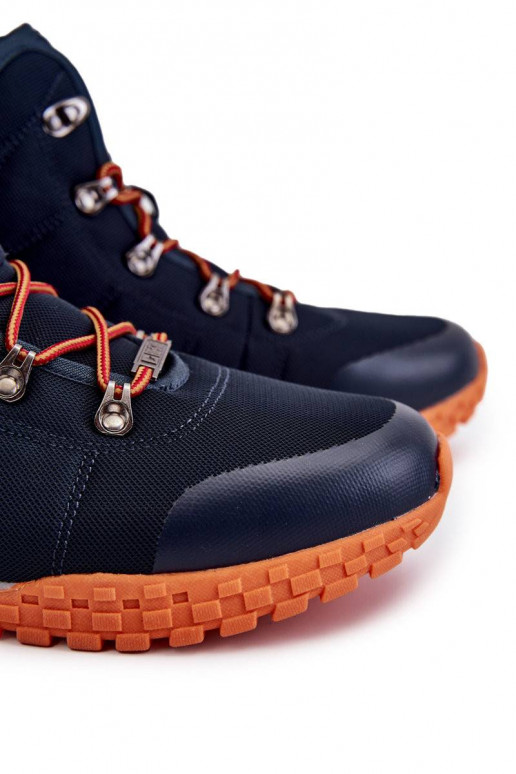 Tamsiai mėlyni vyrams žygio batai...