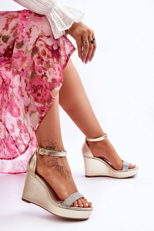 Aukso spalvos basutės Arwen su platforma