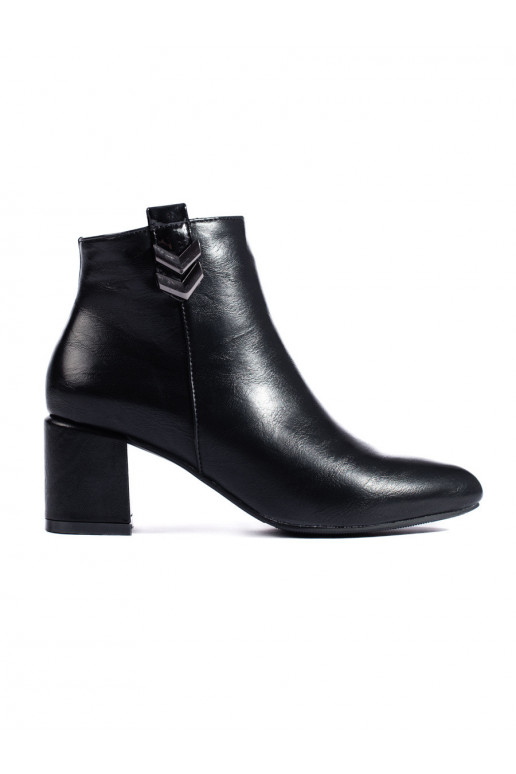 Elegantiški batai su kulniukais...