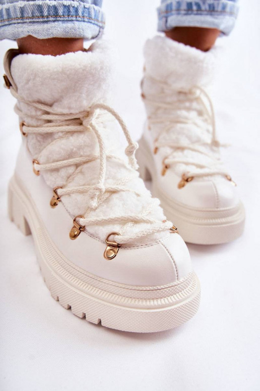 Pašiltinti aulinukai baltos spalvos...