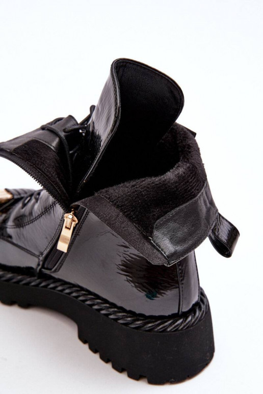 Lakuoti aulinukai su ornamentais...