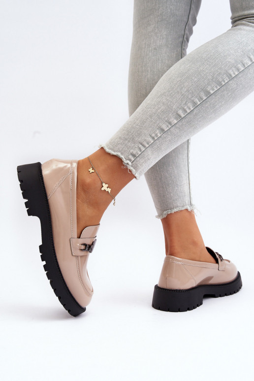 Mokasinai su lako efektu su plačiais...