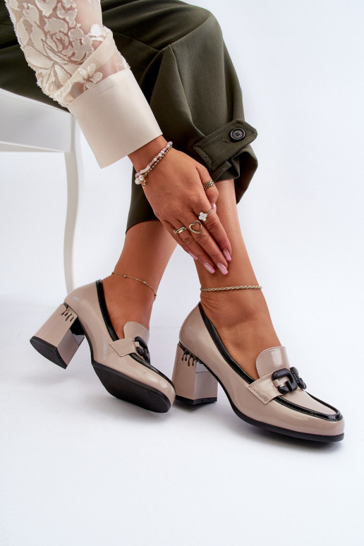 Lakuoti batelia su kulniukais smėlio...