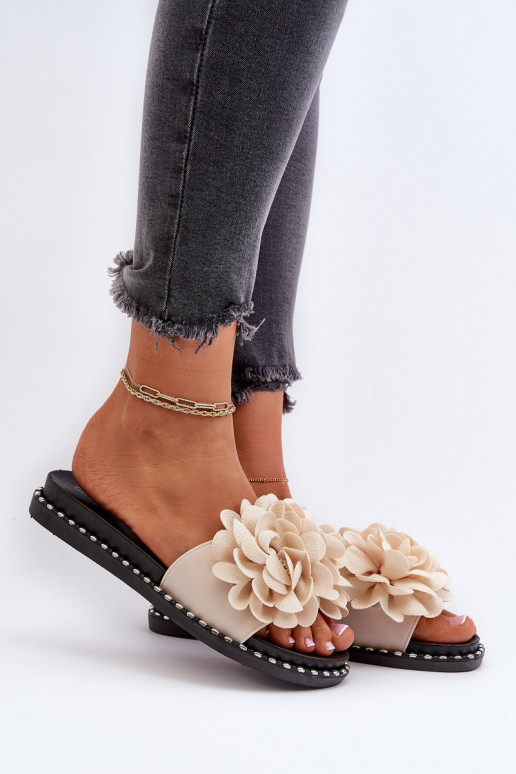 Moteriškos šlepetės su gėlių motyvais...