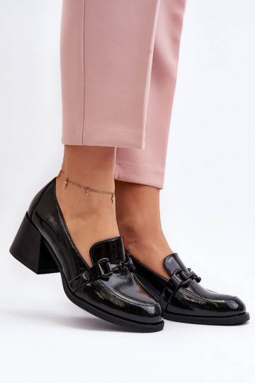 Lakuoti batai su kulniukais...