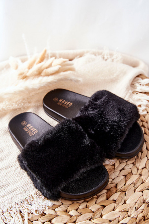 Šlepetės su kailiuku juodos spalvos...