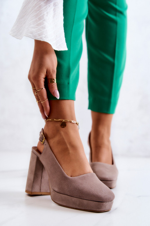 Bateliai iš zomšos smėlio spalvos