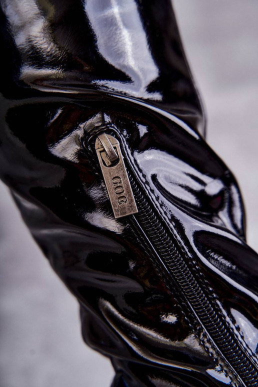 ilgaauliai batai virš kelių su...