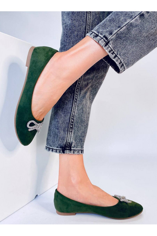 Balerinos su migdolo formos priekiu...